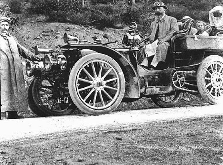La famille Guillierme fut l'heureuse propriétaire d'une des deux premières voitures du Gard