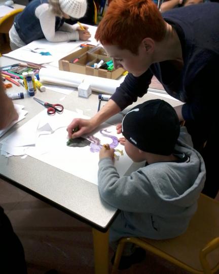 Des enfants hospitalisés à la Timone, à Marseille, lors d'un atelier animé par l'équipe du Museon Arlaten