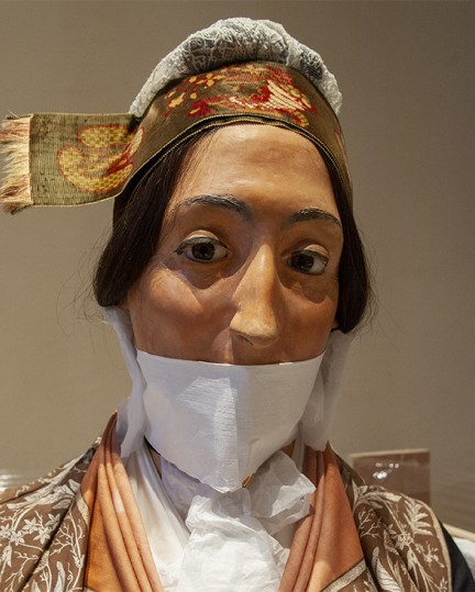 Mannequin de la "Veillée calendale" durant son transfert au musée